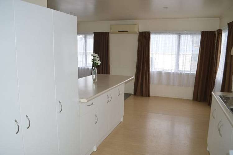 3b Mungavin Avenue Porirua East_6