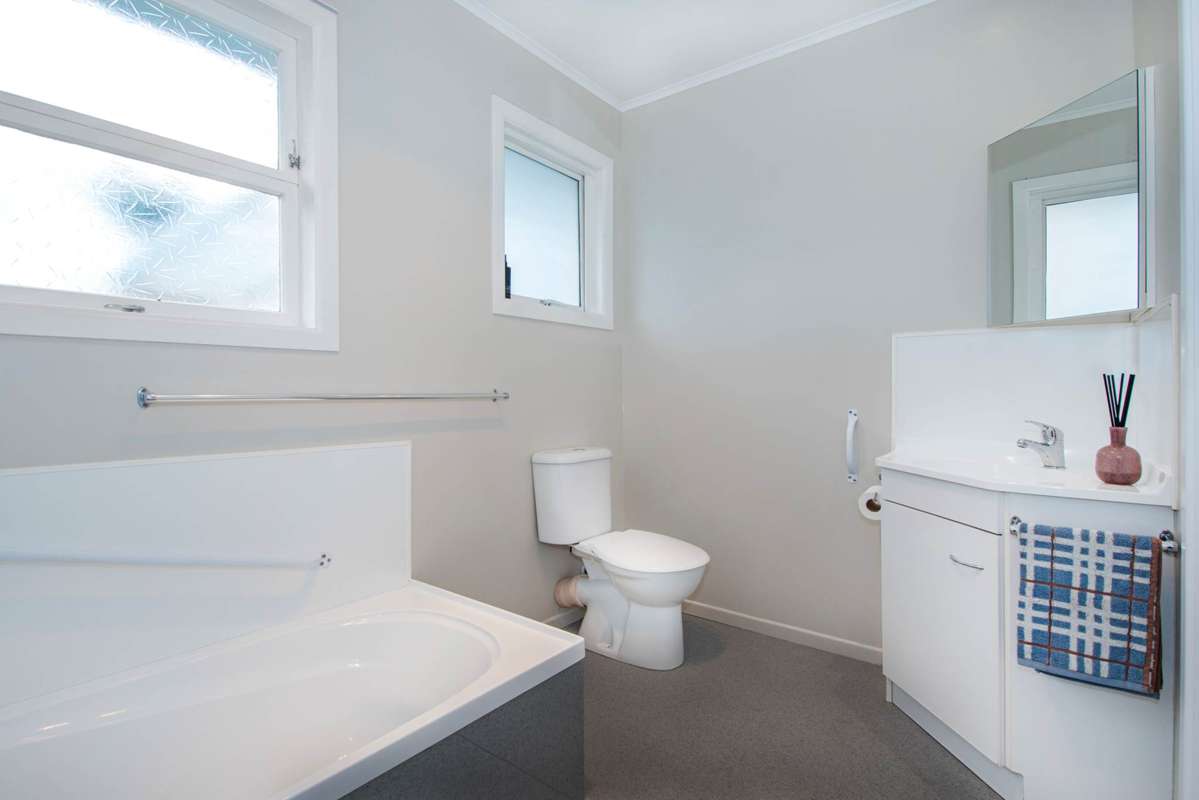 17 Waiatawa Road_4