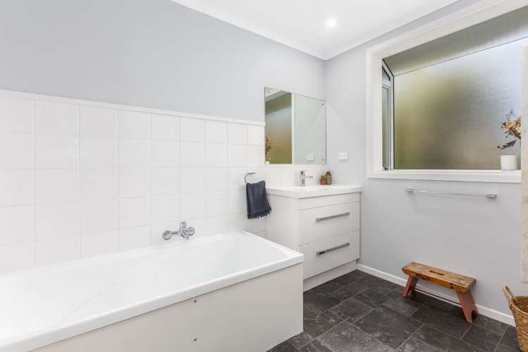 11 Spinnaker Drive Whitby_23