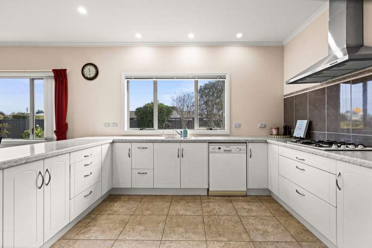 2 Delta Mews Place Clive_3