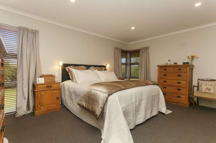 5 Magnolia Rise Waipahihi_15