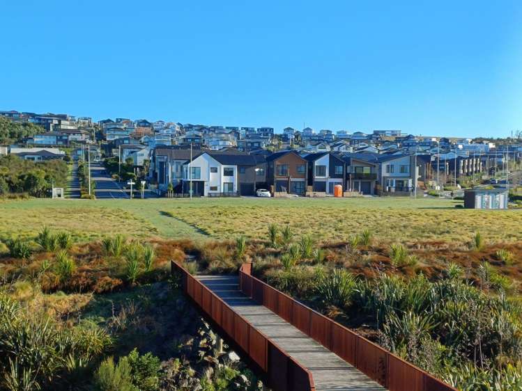4 Streamview Way Long Bay_13