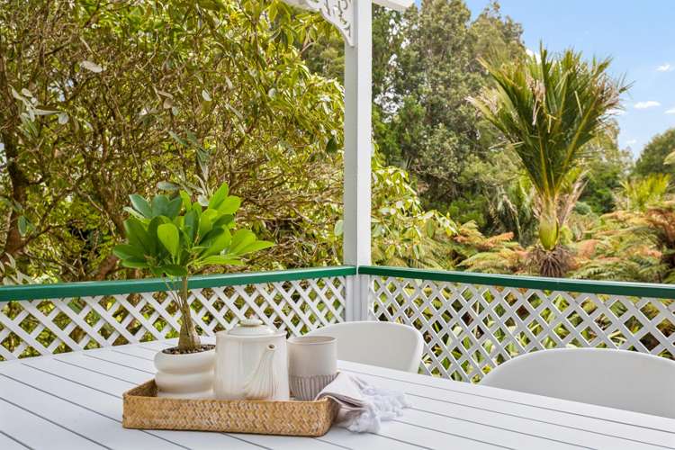 562 Scenic Drive Waiatarua_28