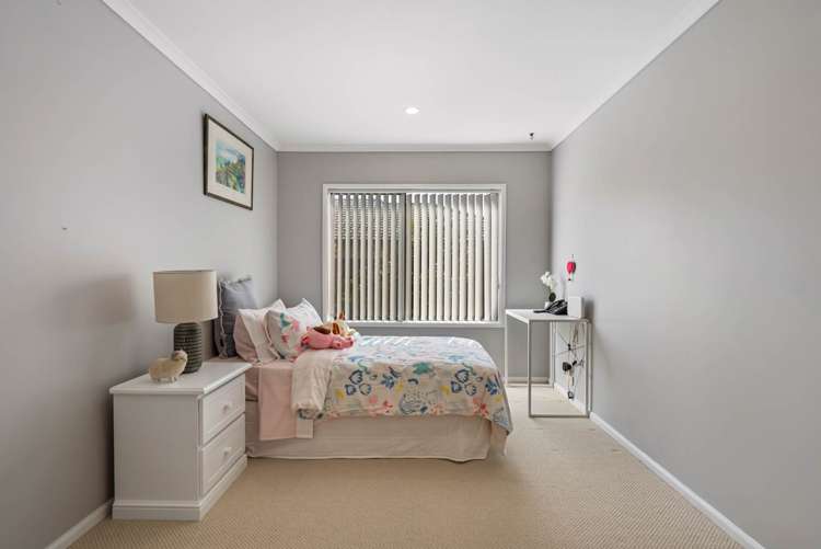 27 Newbliss Crescent East Tamaki Heights_13