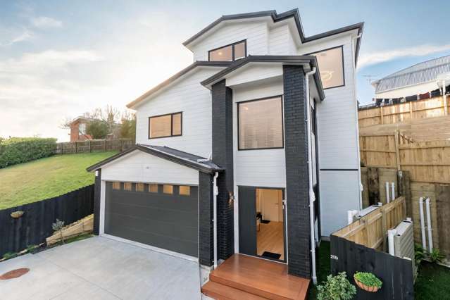Luxury living with vibrant view