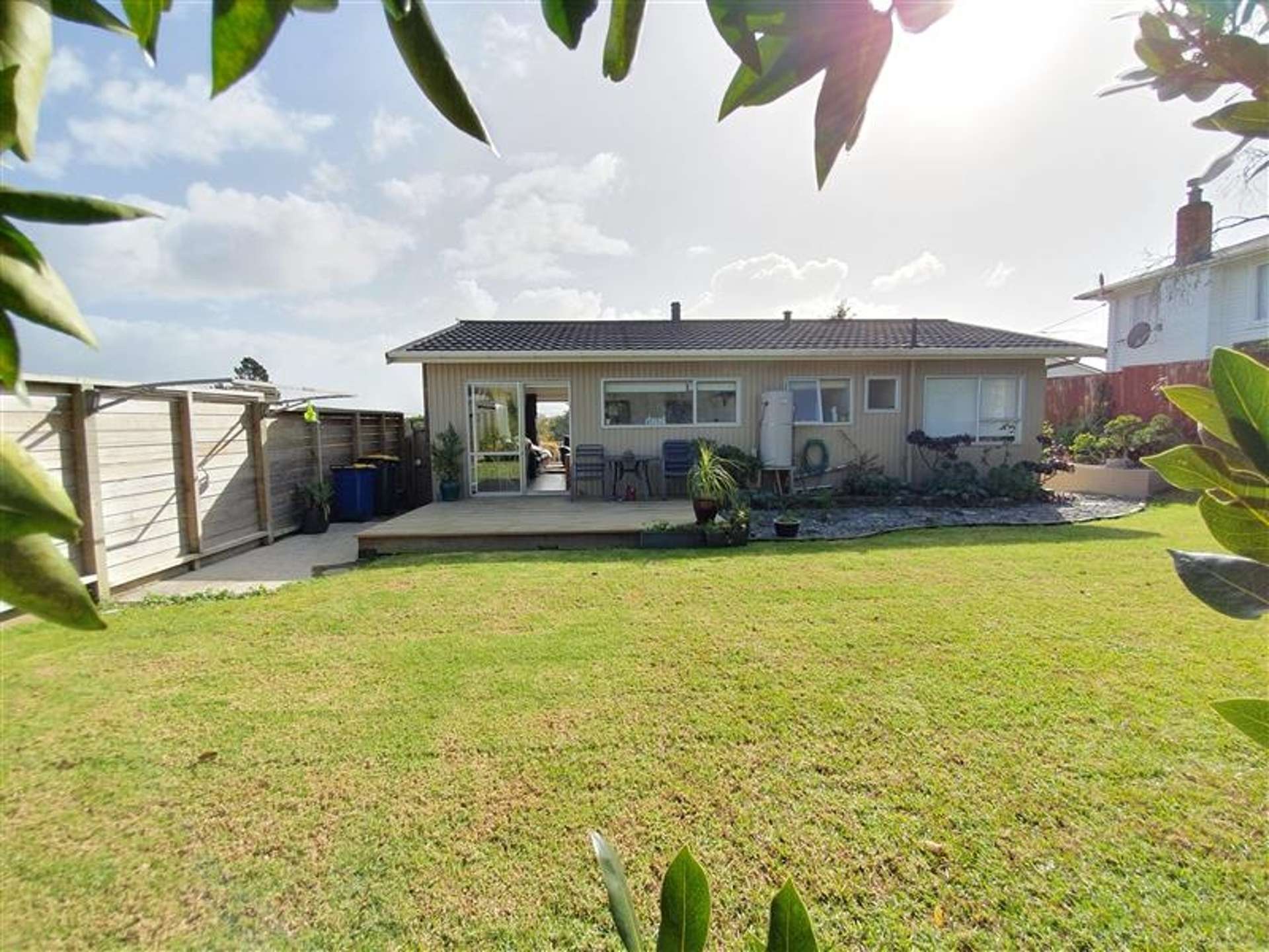 2/18a Sherwood Avenue Te Atatu South_0