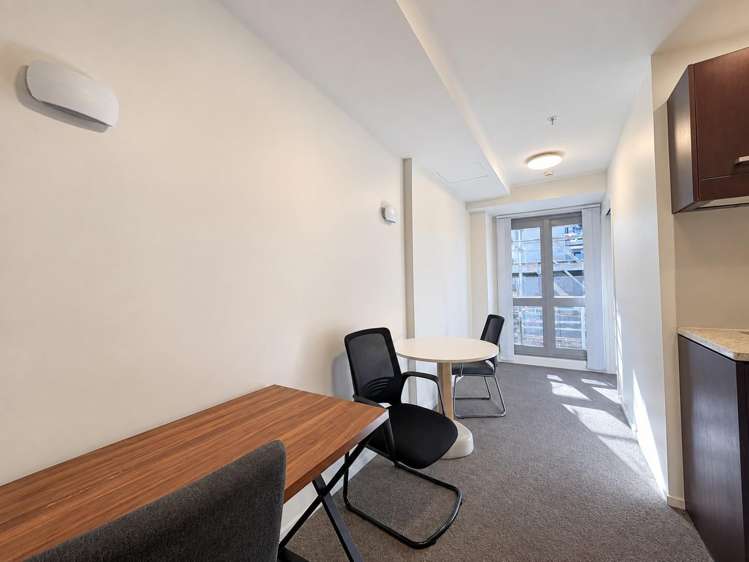 2M/135 Victoria Street West_0