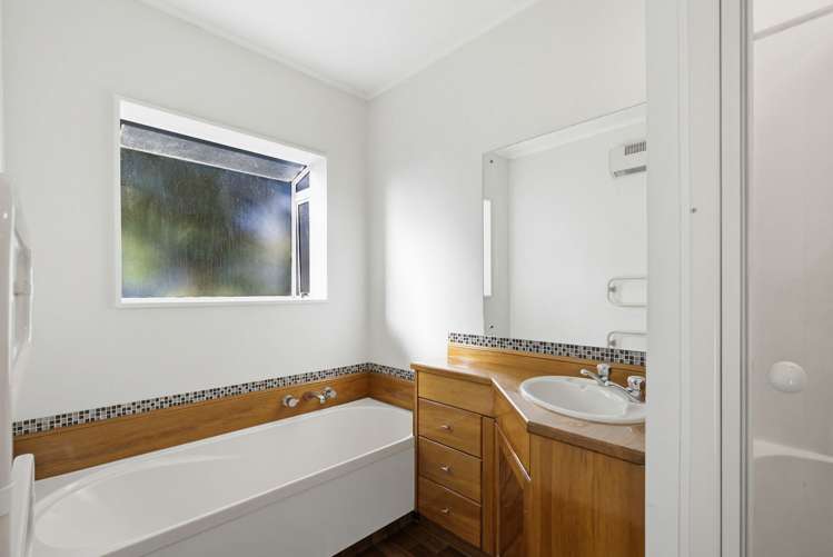 15 Keats Crescent Stoke_9