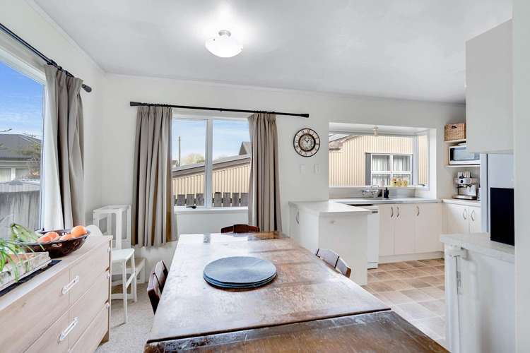 300 Shakespeare Street 11373_2