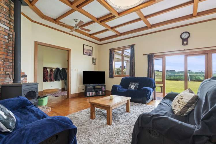 516 Valley Road Papatawa_21