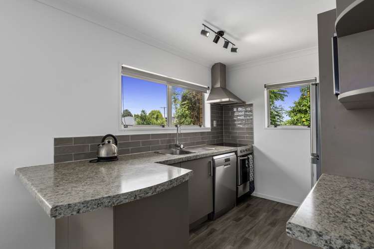 5b Highfield Crescent Brookfield_8