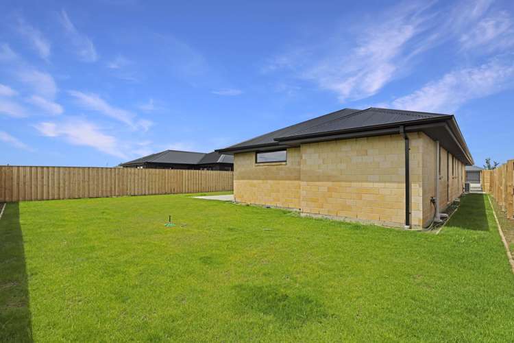 52 Strowan Avenue Elgin_41