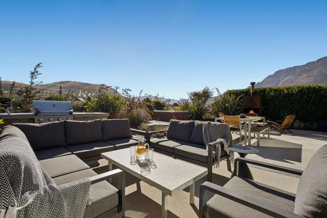 Reserve-Side Living with Mountain Views