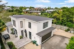 Exceptional Privacy, Peace & Rotary Walkway Access