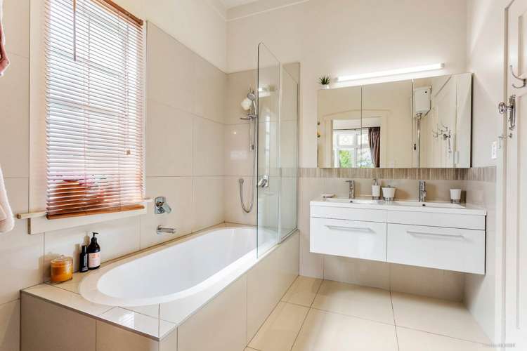 19 Attwood Road Paremoremo_13