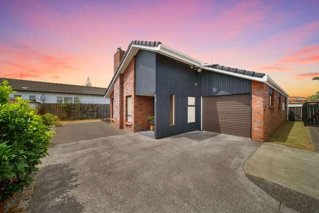 Brick and Tile House in Papatoetoe- Must Sell