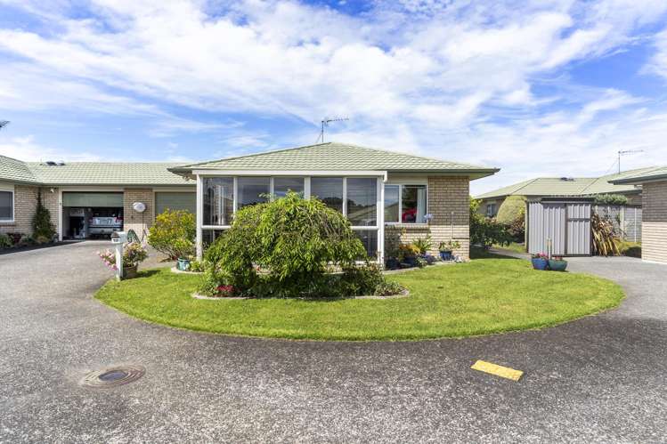 50/8 Village Place Tuakau_13