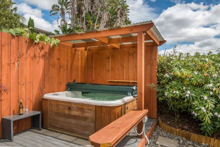 2/18 Puketitiro Street Glen Eden_5