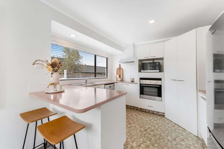 7 Pinewood Grove Botany Downs_7
