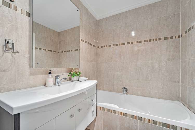 29 Hatherlow Street Glenfield_13