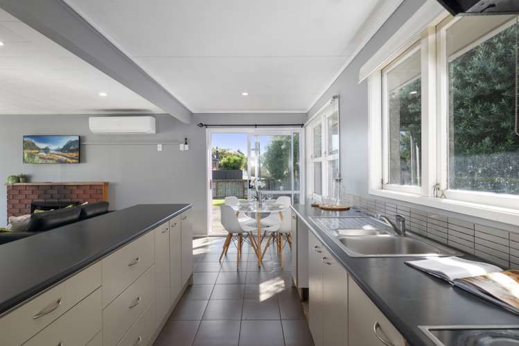 2 Adam Place Mangakakahi_5