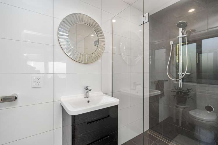 62 Te Awakura Terrace Mount Pleasant_27