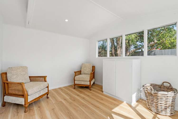 12 Crocombe Crescent Beach Haven_23