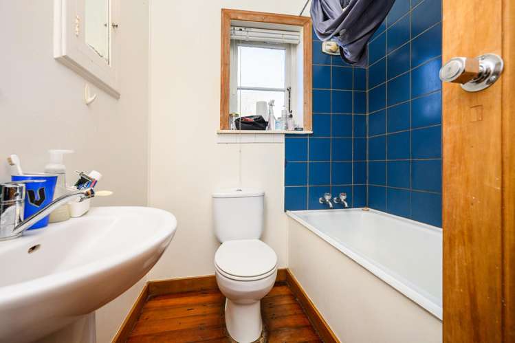 200 College Street West End_5