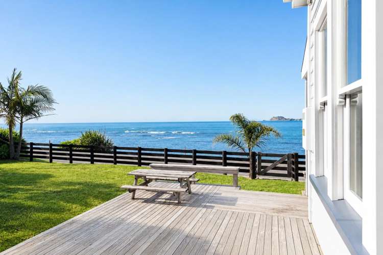 165 Beach Road Tokomaru Bay_5