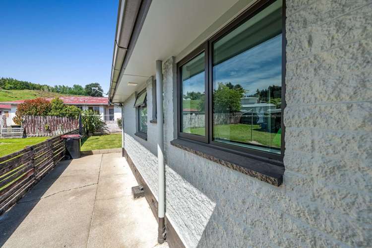 83 Walker Crescent Gore Surrounds_15