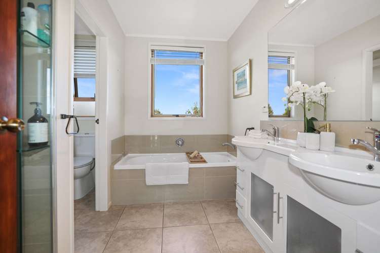 29 Ingle Avenue Waipahihi_11