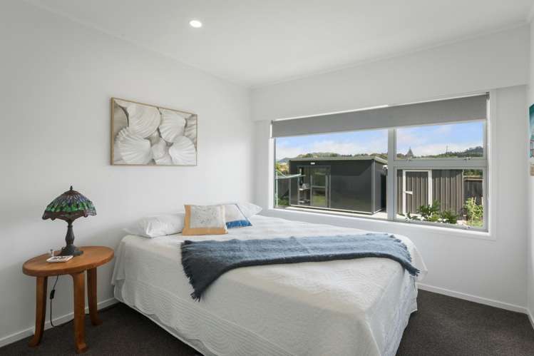 8 Sandleigh Drive Athenree_17