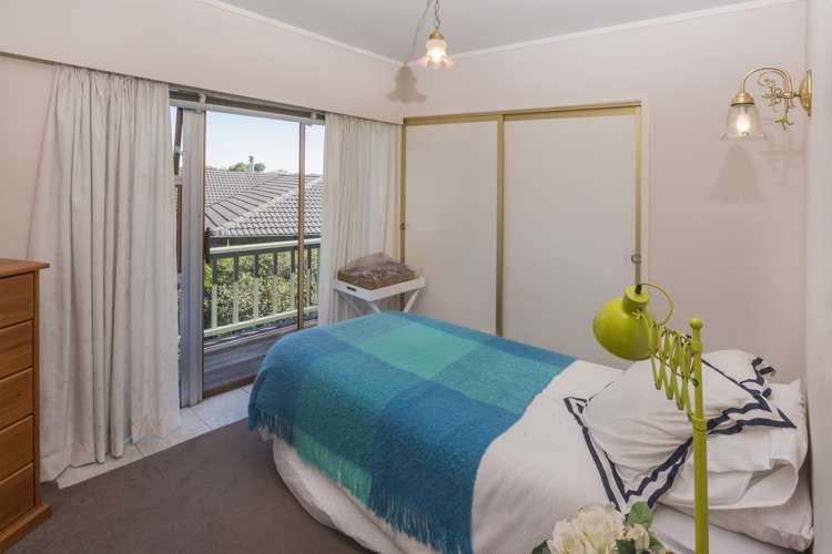 13 Paisley Street Mellons Bay_5