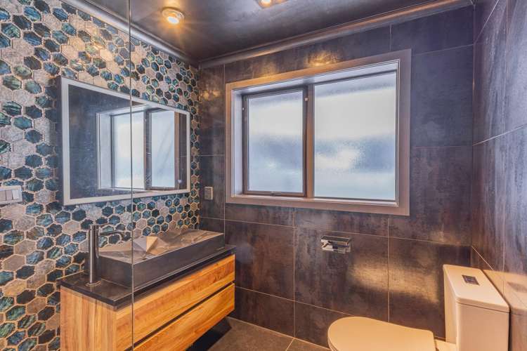 8 Heathfield Avenue Huntington_13