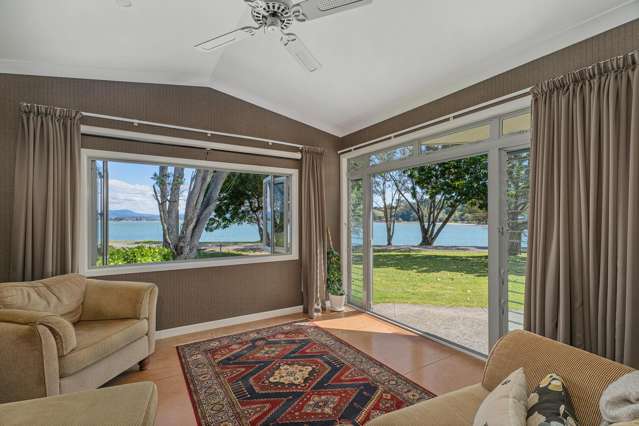 BEACHFRONT DISTINCTION ELEGANT & MODERN