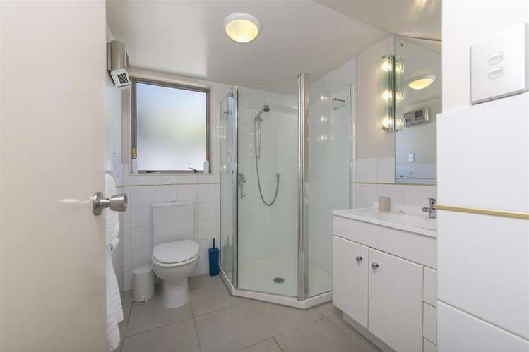 2/34 Byron Avenue Takapuna_9