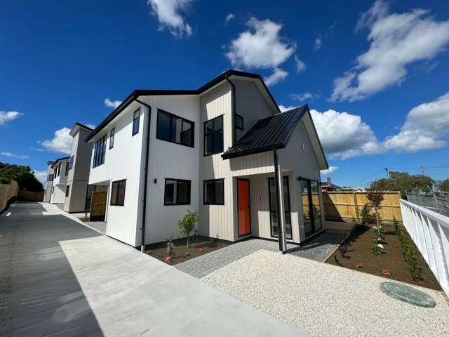 NEW BUILD  4-Bed PLUS 1 Study  3 Bathrooms