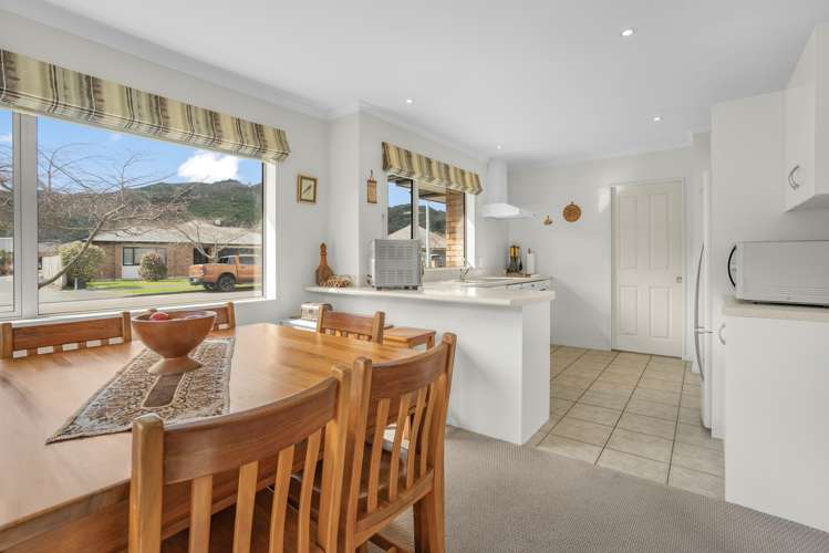 4 Woodland Grove Wainuiomata_9