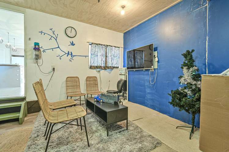 805 Queen Street East Parkvale_13
