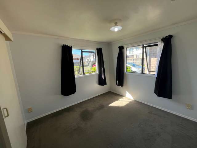 24A Netherlands Avenue Kelston_2