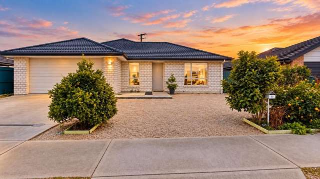 All the extras: Solar, parking and spare room