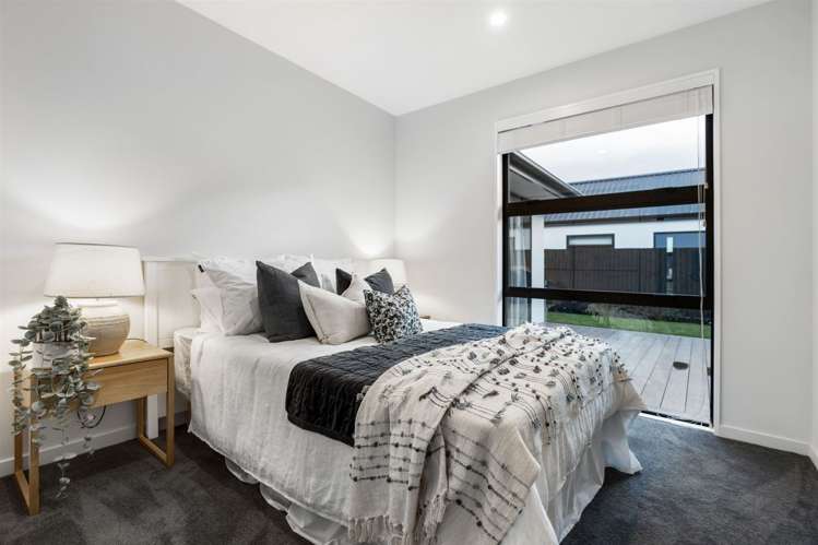 68 Vernon Drive Lincoln_9