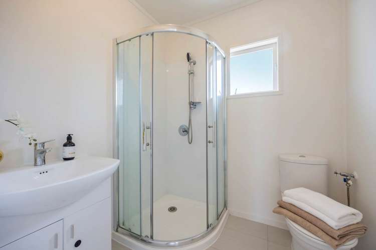 2/5 Finn Place Totara Vale_11