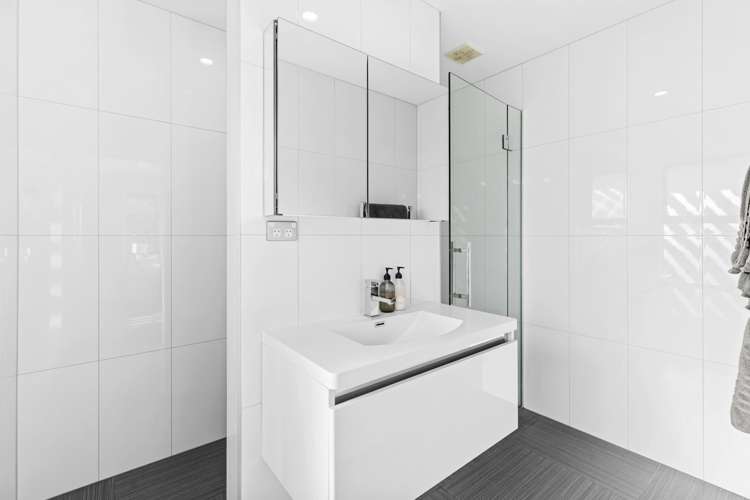 10 Snowberry Street Albert Town_11