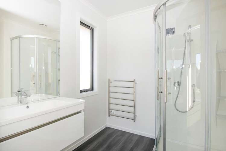 17 Harvard Road Burleigh_8