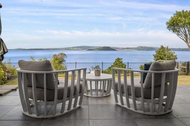Lakeside Luxury, Mokoia Island in View