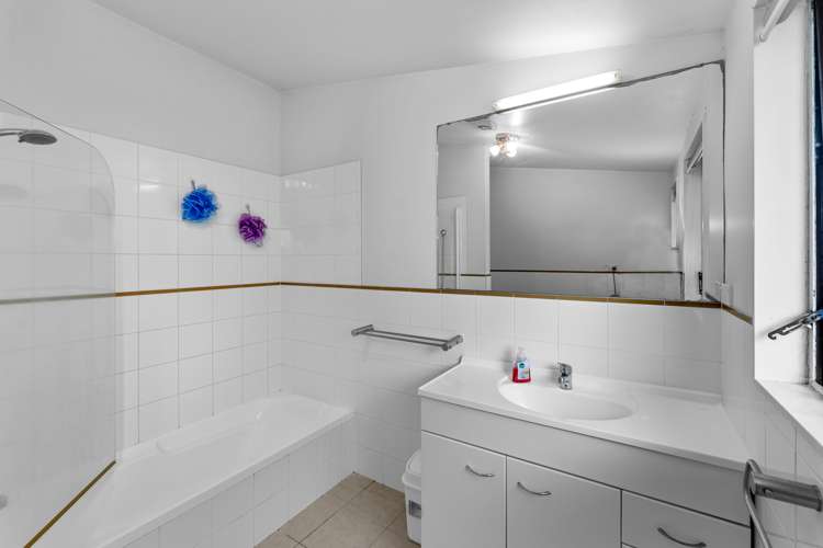 1 Cron Avenue Te Atatu South_11