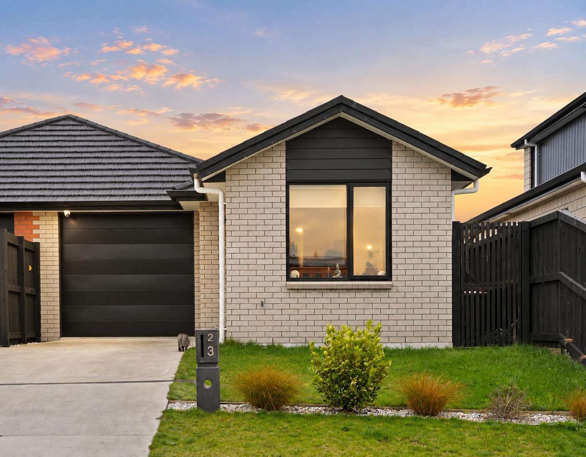 2/3 Tiro Place Rototuna North_0