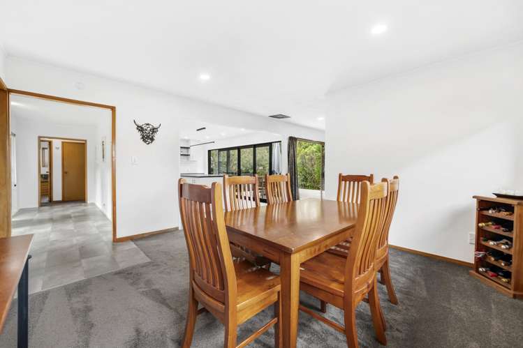 28 Mirrabooka Avenue Botany Downs_13