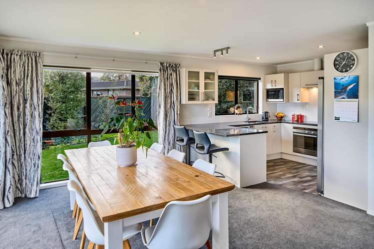 23 Mcenroe Grove Naenae_3